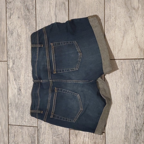 Maternity shorts - Picture 2 of 2